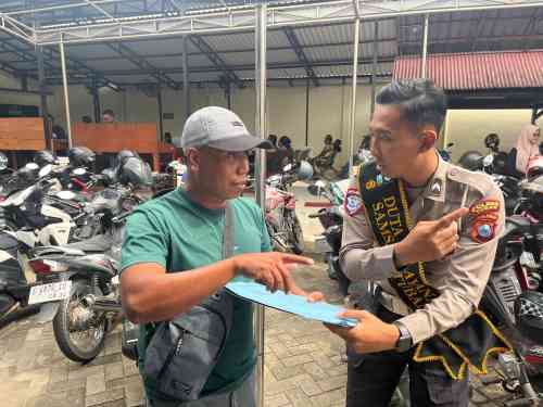 Datang Karena Penasaran, Pulang Membawa Solusi SIM, STNK, dan BPKB dari Polantas Tuban Datang Karena Penasaran, Pulang Membawa Solusi SIM, STNK, dan BPKB dari Polantas Tuban