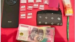Gerebek Rumah Pengedar di Lumbang, Polisi Sita Sabu yang Disembunyikan di Ikatan Tirai Gerebek Rumah Pengedar di Lumbang, Polisi Sita Sabu yang Disembunyikan di Ikatan Tirai