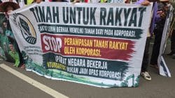 Ratusan Massa Duduki Sementara Depan TVRI, Aksi KNARA Tunggu Instruksi Korlap