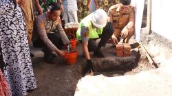 Kapolres Probolinggo Kota Letakkan Batu Pertama Bedah Rumah Warga Tongas, Wujud Kepedulian HUT Bhayangkara ke-80