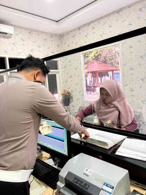 Warga Tuban Ramai Berkumpul, Polantas Tuban Hadirkan Layanan SIM, STNK, BPKB yang Humanis