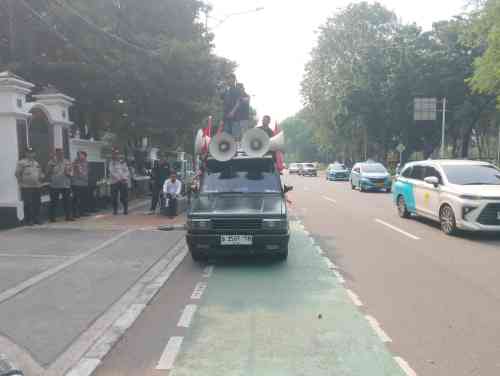 Mobil Komando Warnai Aksi di Kemenag RI, Massa Sampaikan Sejumlah Dugaan Pelanggaran