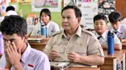 Presiden Prabowo Tinjau Program Makan Bergizi Gratis di SMPN 111 Jakarta