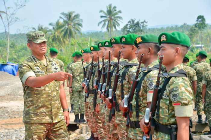 Wapang TNI Tinjau Yonif TP 842/Badak Sakti, Dukung Pertahanan dan Ekonomi Daerah Wapang TNI Tinjau Yonif TP 842/Badak Sakti, Dukung Pertahanan dan Ekonomi Daerah