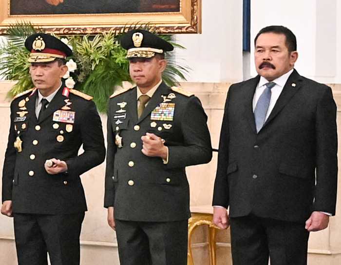 Panglima TNI Hadiri Pelantikan Kepala BGN serta Penasihat Khusus Presiden Panglima TNI Hadiri Pelantikan Kepala BGN serta Penasihat Khusus Presiden
