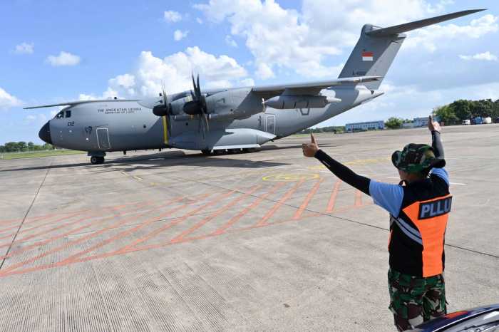 Menembus Jarak Demi Terangnya Negeri, Lanud Sjamsudin Noor Dukung Misi Airbus A-4002M TNI AU Percepat Pemulihan Kelistrikan Sumatera Menembus Jarak Demi Terangnya Negeri, Lanud Sjamsudin Noor Dukung Misi Airbus A-4002M TNI AU Percepat Pemulihan Kelistrikan Sumatera
