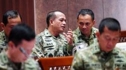 Panglima TNI dan Menhan RI Hadiri Raker Bersama Komisi I DPR RI Panglima TNI dan Menhan RI Hadiri Raker Bersama Komisi I DPR RI