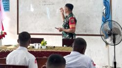 Babinsa Koramil Timika Beri Pembekalan kepada Siswa-Siswi Baru SMA Taruna Timika Babinsa Koramil Timika Beri Pembekalan kepada Siswa-Siswi Baru SMA Taruna Timika