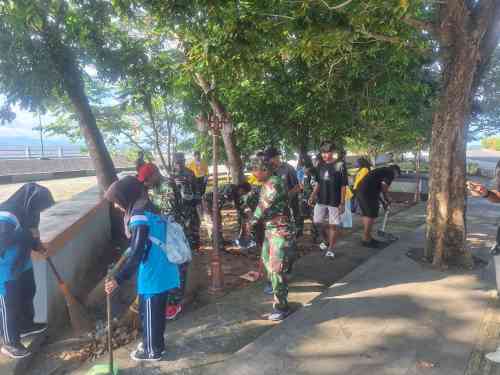 Kodim 1505/Tidore Bersama Mahasiswa KKN Unkhair dan Pemuda Tuguwaji Gelar Aksi Bersih Pantai Tugulufa Kodim 1505/Tidore Bersama Mahasiswa KKN Unkhair dan Pemuda Tuguwaji Gelar Aksi Bersih Pantai Tugulufa