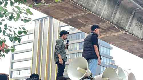 Aksi di Depan PLN, Massa Minta Transparansi Pengadaan Batu Bara Aksi di Depan PLN, Massa Minta Transparansi Pengadaan Batu Bara