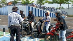 Cerita dari Jalanan Tuban, Polantas Tuban Bangun Dialog Hangat Seputar SIM dan STNK Cerita dari Jalanan Tuban, Polantas Tuban Bangun Dialog Hangat Seputar SIM dan STNK
