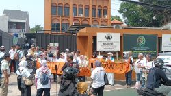 Aksi Pendukung Roy Suryo Berlangsung Kondusif di Pengadilan Negeri Jakarta Selatan