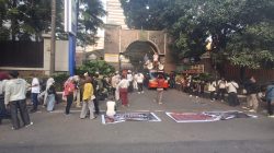 Bawa Spanduk Kritik Penegakan Hukum, Serdadu Muda Nusantara Sampaikan Aspirasi di Kejagung