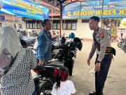 Pengendara Tuban Ramai Berhenti, Polantas Tuban Buka Konsultasi Administrasi SIM dan STNK