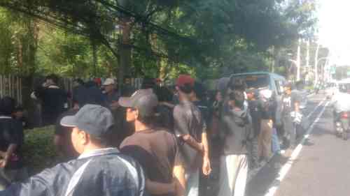 Dari Johar Baru ke KPK, Massa Anti Korupsi Gelar Aksi Desak Pengusutan Dugaan Korupsi Dari Johar Baru ke KPK, Massa Anti Korupsi Gelar Aksi Desak Pengusutan Dugaan Korupsi