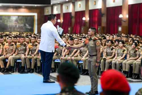 Sekretaris Kabinet RI Berikan Pembekalan Strategis kepada 511 Calon Perwira Remaja Akmil Sekretaris Kabinet RI Berikan Pembekalan Strategis kepada 511 Calon Perwira Remaja Akmil