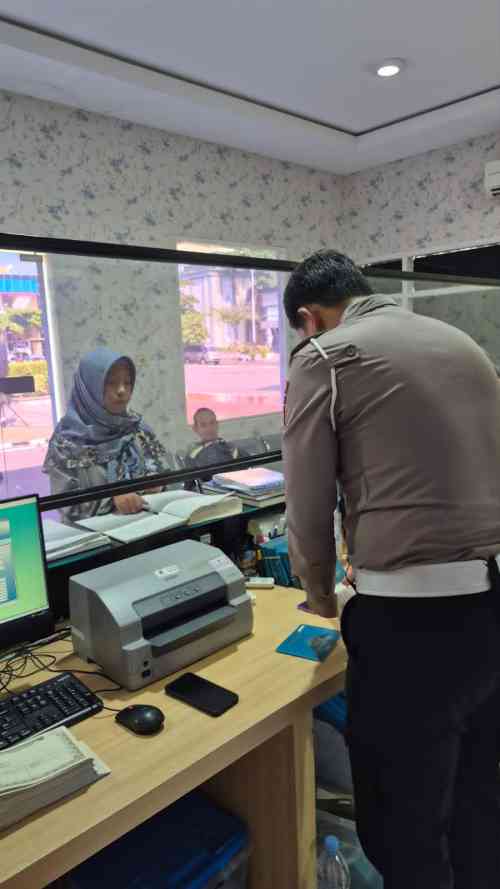 Polantas Tuban Perkuat Pelayanan Publik Lewat Konsultasi SIM, STNK dan BPKB di Ruang Terbuka Polantas Tuban Perkuat Pelayanan Publik Lewat Konsultasi SIM, STNK dan BPKB di Ruang Terbuka