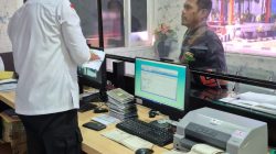 Polantas Tuban Jemput Bola, Pelayanan SIM, STNK, dan BPKB Dekatkan Polisi dengan Warga Tuban Polantas Tuban Jemput Bola, Pelayanan SIM, STNK, dan BPKB Dekatkan Polisi dengan Warga Tuban