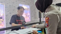 Sopir hingga Pedagang Datangi Polantas Tuban, Ada Layanan SIM, STNK dan BPKB Gratis Konsultasi Sopir hingga Pedagang Datangi Polantas Tuban, Ada Layanan SIM, STNK dan BPKB Gratis Konsultasi