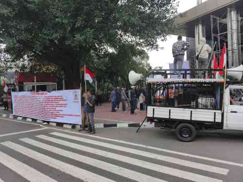Puluhan Mahasiswa Gelar Aksi di KPK RI, Dorong Pengusutan Dugaan Kasus Hendra Susanto Puluhan Mahasiswa Gelar Aksi di KPK RI, Dorong Pengusutan Dugaan Kasus Hendra Susanto