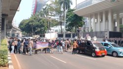 Bawa Spanduk Antikorupsi, NATO Desak Kejagung Usut Tuntas Perkara Eks Jampidsus