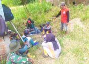 Momen Hangat TMMD 129 Bojonegoro: Ngopi Lesehan di Pinggir Jalan, TNI dan Warga Menyatu Tanpa Jarak