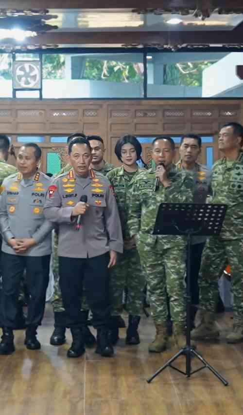 Pertemuan Kapolri dan Panglima TNI Bahas Penguatan Sinergi Demi Menjaga Stabilitas Nasional Pertemuan Kapolri dan Panglima TNI Bahas Penguatan Sinergi Demi Menjaga Stabilitas Nasional