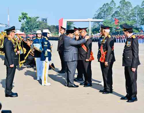Panglima TNI Hadiri Peringatan HUT Ke-80 Bhayangkara, Perkuat Sinergi TNI-Polri Panglima TNI Hadiri Peringatan HUT Ke-80 Bhayangkara, Perkuat Sinergi TNI-Polri