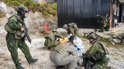 Koops TNI Habema Berhasil Evakuasi Pilot PT AMA Air Melalui Operasi Khusus dan SAR Taktis Koops TNI Habema Berhasil Evakuasi Pilot PT AMA Air Melalui Operasi Khusus dan SAR Taktis