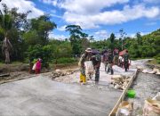 Turun Langsung ke Lapangan, Dansatgas TMMD Ke-129 Kodim 1807/Sorsel Kobarkan Semangat Gotong Royong Warga