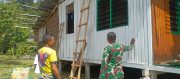 Satgas TMMD Ke-129 Kodim 1807/Sorong Selatan Percepat Rehab RTLH Milik Pak Herman, Wujud Nyata Kepedulian TNI untuk Kesejahteraan Rakyat