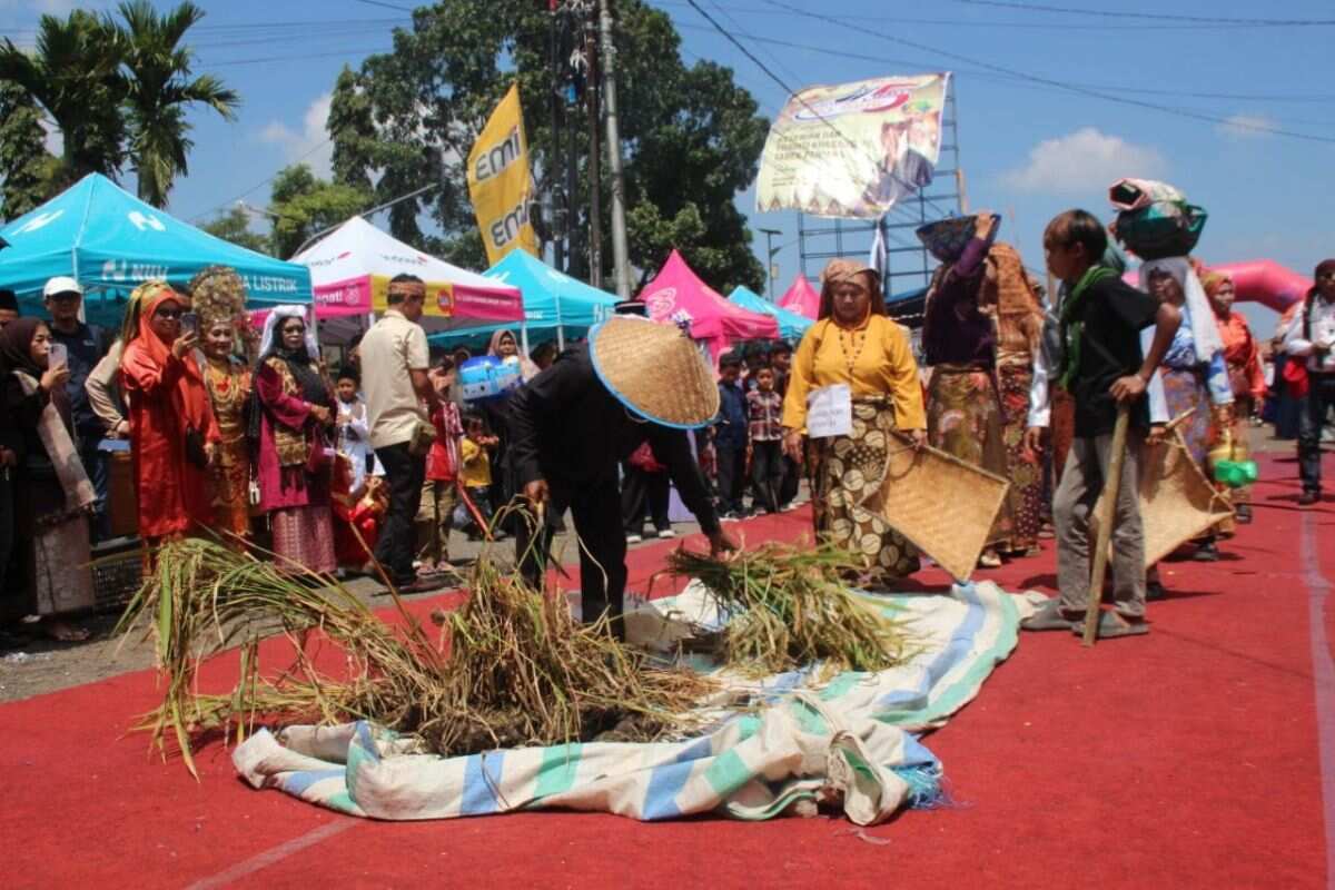 Festival Seni Tabek Panjang: Mempertahankan Budaya dan Meningkatkan Pariwisata Festival Seni Tabek Panjang: Mempertahankan Budaya dan Meningkatkan Pariwisata