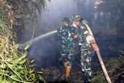 Api Belum Usai Perjuangan Berlanjut, Satgas Irigasi Lanud Sjamsudin Noor Terus Perkuat Upaya Padamkan Karhutla Kalsel Optimalkan Air Hingga Dinginkan Lahan Gambut