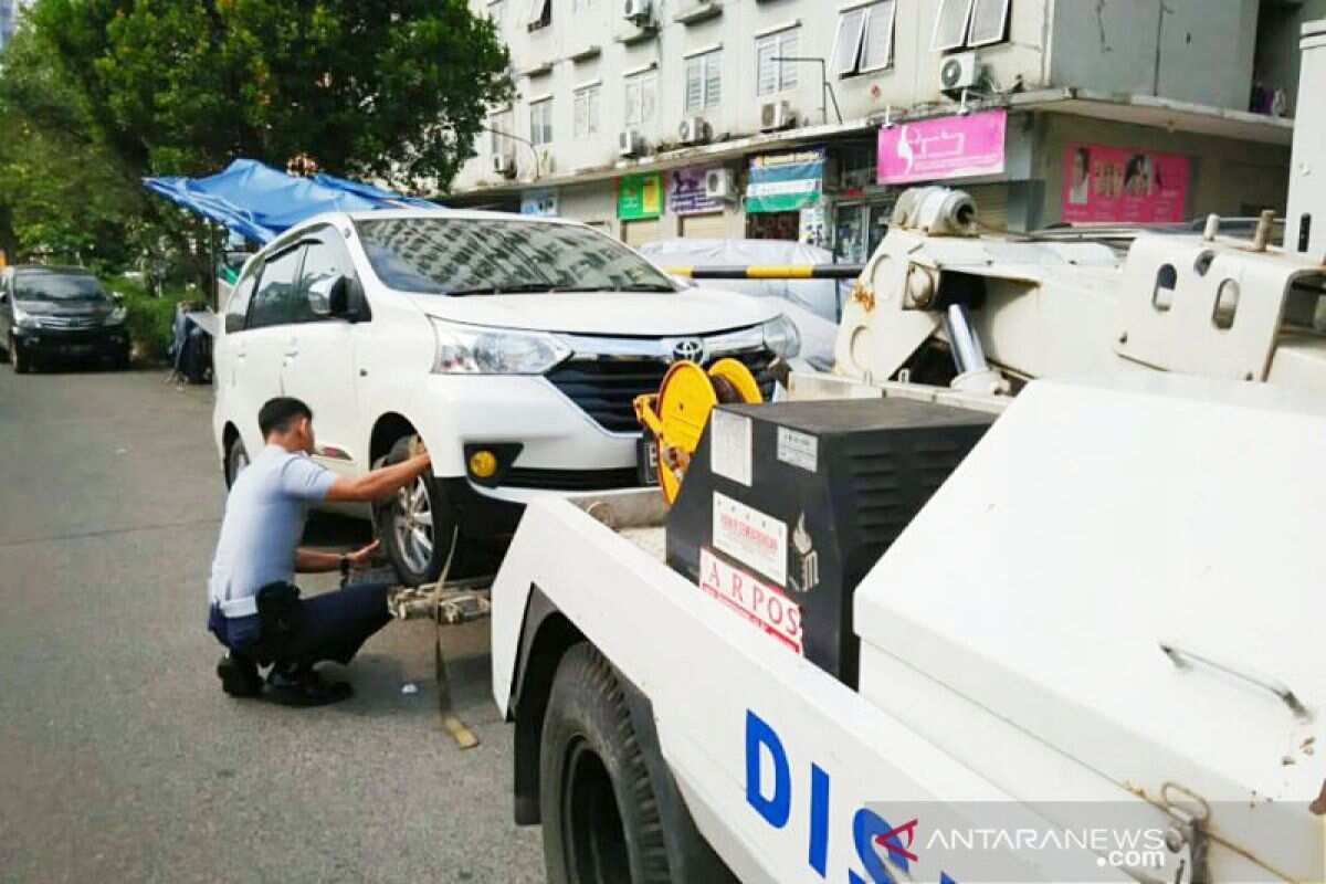 Mobil Derek Siaga di Jakarta Selama Unjuk Rasa