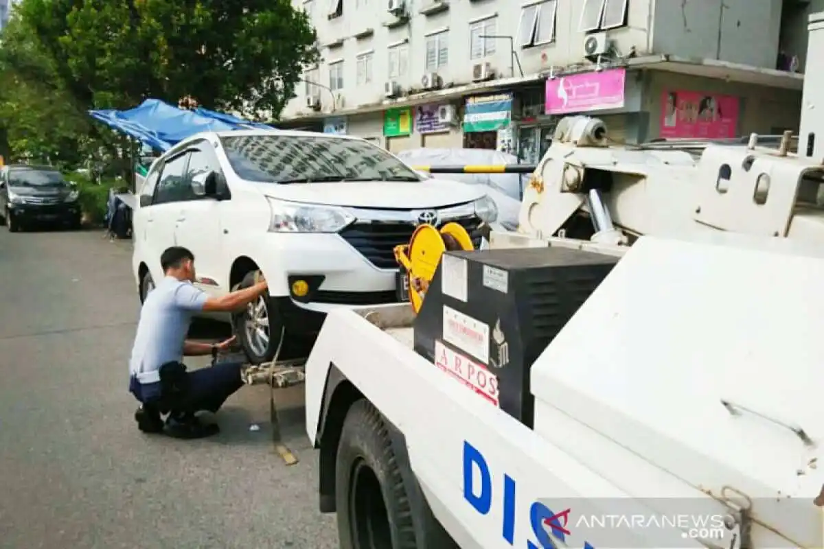 Mobil Derek Siaga di Jakarta Selama Unjuk Rasa