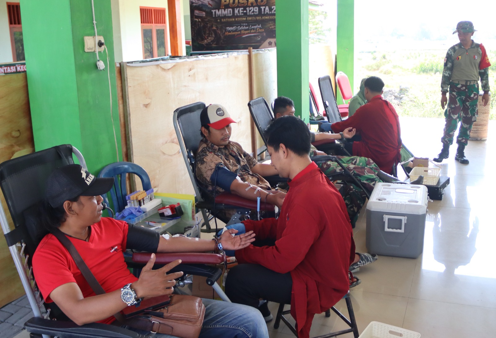 Lewat Setetes Darah: TMMD 129 Bojonegoro Rajut Kepedulian Kemanusiaan di Desa Kesongo Lewat Setetes Darah: TMMD 129 Bojonegoro Rajut Kepedulian Kemanusiaan di Desa Kesongo