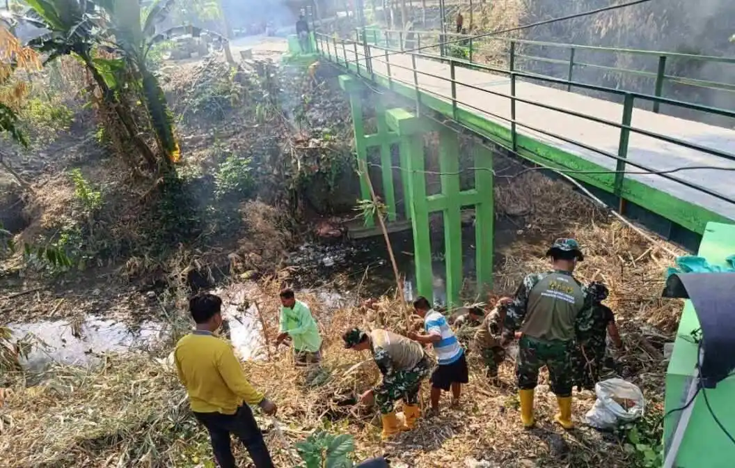 Cerita Satgas TMMD 129 Bojonegoro Rajut Kebersamaan di Jembatan Brang Etan Cerita Satgas TMMD 129 Bojonegoro Rajut Kebersamaan di Jembatan Brang Etan