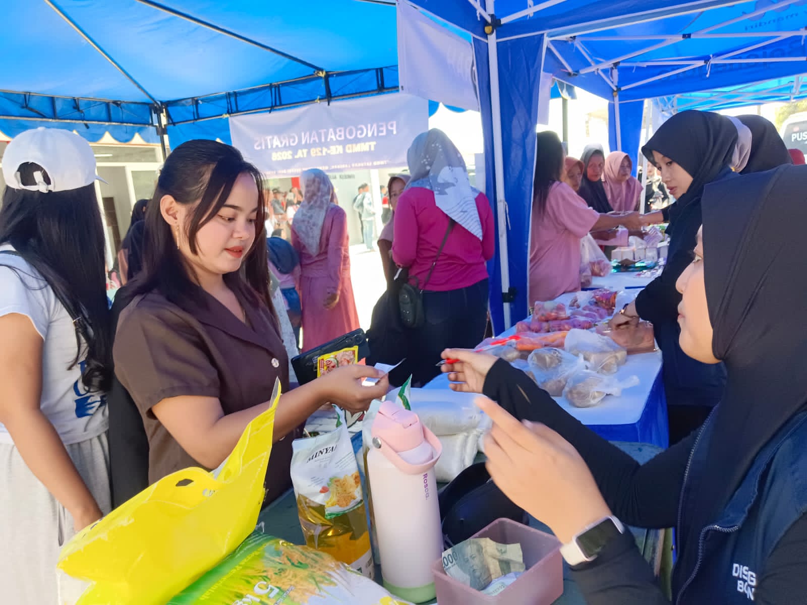 Pasar Murah Serbu Penutupan TMMD 129 Bojonegoro di Kesongo Pasar Murah Serbu Penutupan TMMD 129 Bojonegoro di Kesongo