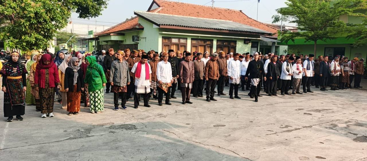 Penyuluh KUA Dringu Raih Piagam Penghargaan dari Kemenag Probolinggo di HUT RI Ke-81 Penyuluh KUA Dringu Raih Piagam Penghargaan dari Kemenag Probolinggo di HUT RI Ke-81