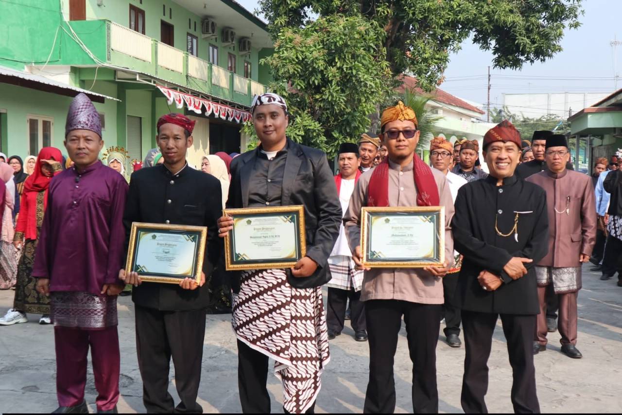 Penyuluh KUA Dringu Raih Piagam Penghargaan dari Kemenag Probolinggo di HUT RI Ke-81 Penyuluh KUA Dringu Raih Piagam Penghargaan dari Kemenag Probolinggo di HUT RI Ke-81