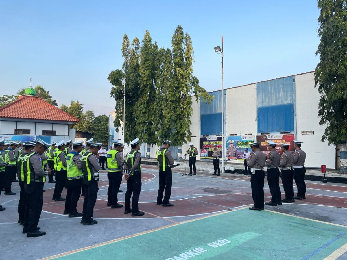 Pemberian Reward dan Punishment.Dan Pelaksanaan Apel Pagi Bersama KasatLantas Pemberian Reward dan Punishment.Dan Pelaksanaan Apel Pagi Bersama KasatLantas