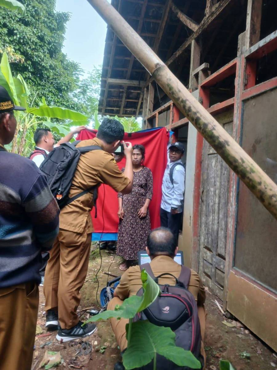 Sulit Ditempuh Transportasi Biasa, Pelayanan Adminduk ODGJ di Probolinggo Pakai Mobil Dinas Plt Kadis Dukcapil