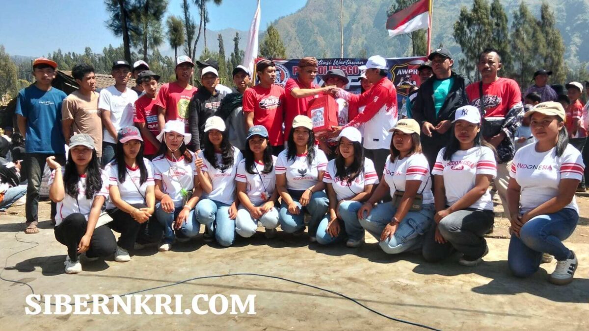 Peringati HUT RI ke-81, AWPR dan DPD Ahlulbait Probolinggo Salurkan Bansos ke Warga Ngadirejo Peringati HUT RI ke-81, AWPR dan DPD Ahlulbait Probolinggo Salurkan Bansos ke Warga Ngadirejo