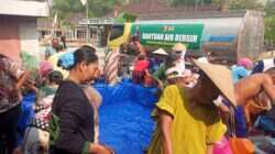 Peduli, Kodim 0813 Bojonegoro Pasok 8000 Liter Air Bersih ke Warga Desa Tlogohaji