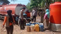 Polsek Tongas Gandeng BPBD Salurkan Air Bersih