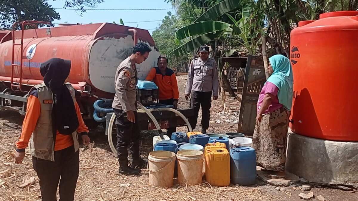 Polsek Tongas Gandeng BPBD Salurkan Air Bersih