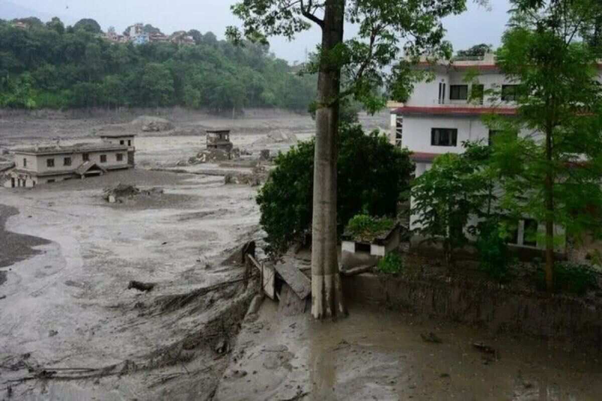 Penyelamatan Terus Berlanjut di Nepal Pasca Banjir Bandang Penyelamatan Terus Berlanjut di Nepal Pasca Banjir Bandang