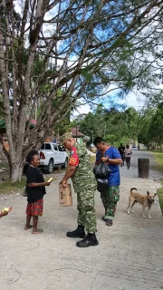 Hangatkan Kebersamaan, Dansatgas TMMD Ke-129 Kodim 1807/Sorong Selatan Berbagi Keceriaan Bersama Anak-Anak Kampung Sesor