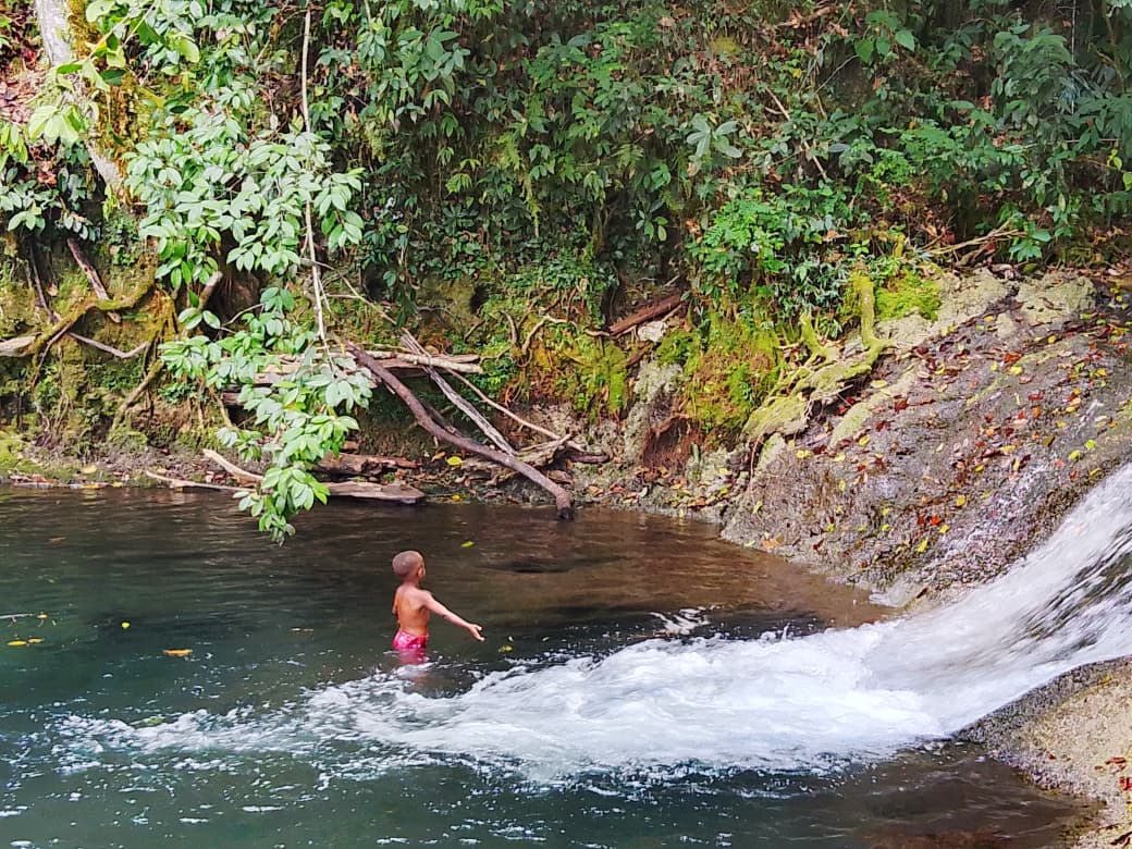 Keseruan Anak Anak Kp. Sesor menikmati Air Terjun, TMMD Ke-129 Buka Akses Wisata, Tangga Menuju Air Terjun Kini Lebih Nyaman Dilalui Keseruan Anak Anak Kp. Sesor menikmati Air Terjun, TMMD Ke-129 Buka Akses Wisata, Tangga Menuju Air Terjun Kini Lebih Nyaman Dilalui