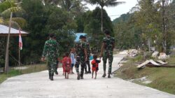Senyum Anak-Anak Warnai Hasil Pembangunan Jalan Cor 250 Meter TMMD Ke-129 di Kampung Sesor Senyum Anak-Anak Warnai Hasil Pembangunan Jalan Cor 250 Meter TMMD Ke-129 di Kampung Sesor